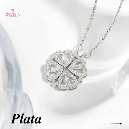 Rosa Eterna con Collar Trébol de Corazones